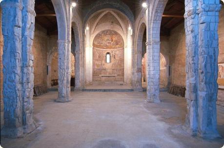 The church of Santa Maria di Ronzano is an interesting example of the propagation of architectural models in Abruzzo.