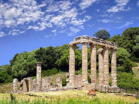 Those who opt for a holiday in Sardinia can meet a variety of interests.