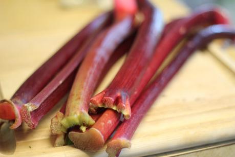 raspberry rhubarb crumble pie...