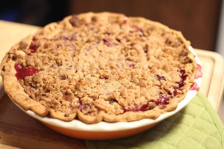 raspberry rhubarb crumble pie...