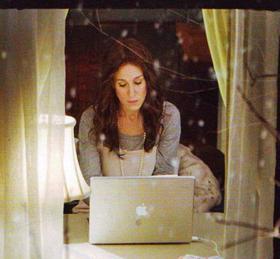 carrie-bradshaw-typing-writing-on-laptop-computer