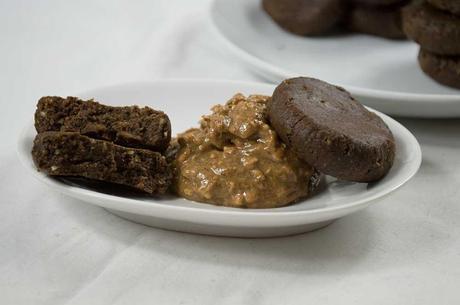 Jivamukti Yoga and Chocolate & Peanut Butter Protein Bites (#vegan, #lowGL, #GlutenFree)