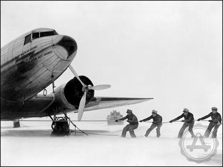 ARTmonday: Archivast archivast-snowstorm-at-laguardia