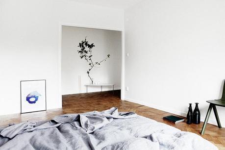 INSPIRED WEDNESDAY | Minimal bedroom in grey