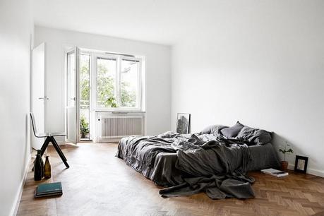 INSPIRED WEDNESDAY | Minimal bedroom in grey