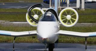 The successful first public flight of the electric E-Fan experimental aircraft took place during the E-Aircraft Day in Bordeaux on the 25th of April 2014. The electric E-Fan training aircraft is a highly innovative technology experimental demonstrator based on an all-composite construction.