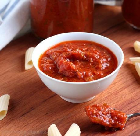 Kitchen Basics: Slow Cooked Tomato Pasta Sauce