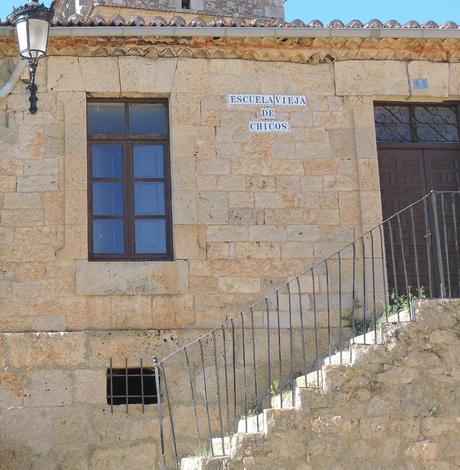 Escuela vieja de chicos. en Sta María del Mercadillo.