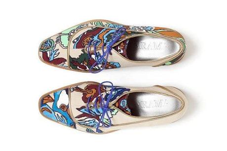 These printed shoes by Arama are quite special as they do not feature the same print, but mirrored, each shoe is unique and complementary to the other one.