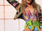 Jennifer Lopez Performs ‘Big Booty’