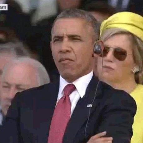 Obama chews gum1