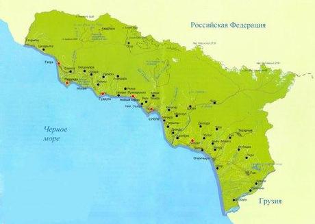 Map of Abkhazia. To the top is Русский Федерация (Russian Federation) and to the bottom right is Грузия (Georgia). 