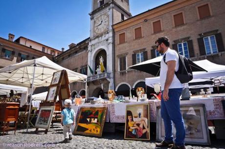 things to do in Modena, things to do in Italy, things to do in Emilia Romagna, things to do with kids, things to see in Modena, things to see in Emilia Romagna, things to see in Bologna, antique market, antiques market in Italy, antiques market in modena, markets in Modena, markets in bologna, markets in italy, visit the antique market in italy, visit the antiques market in modena, buy antiques in italy for cheap, discount antiques, things to do as a family in italy , duomo di Modena, Modena's cathedrale, cathedrale in italy, church in italy, piazza in italy, Modena piazza, piazza in modena, tourism in modena, modena tourist, tourism emilia romagna, tourist bologna, tourist modena, tour italy, a tour of emilia romagna