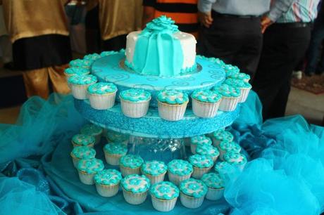 Turquoise and white wedding cupcakes
