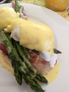 eggs benedict with blender hollandaise sauce