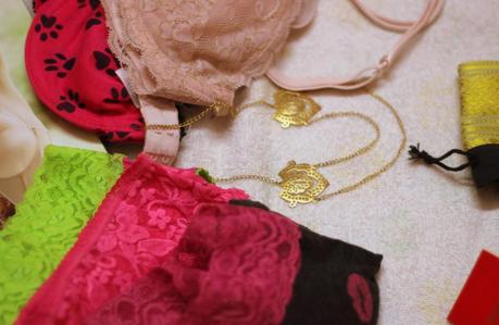 Online Shopping at Pretty Secrets, Zivame and Amrapali Jewels - Amante and Coucou Bras, Pretty Secrets Panties and Amarapali Necklace with leaf and chain details