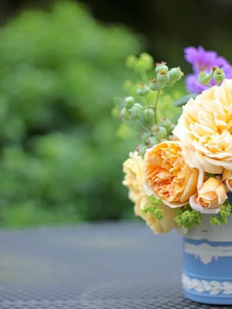 Roses with Alchemilla Mollis