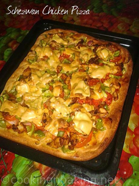 Schezwan Chicken Pizza