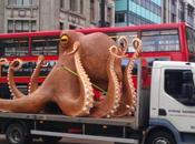 Squidlock Dead Paul, Octopus Blocks Traffic London