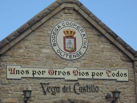 Journey to nowhere. Enjoying Olite. ¡Bravo por Vega el Castillo!