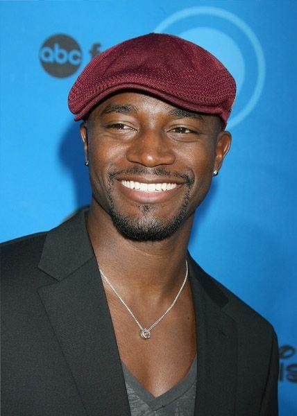 Taye Diggs is bringing the sparkle with his subtle earrings. Notice how they really go great with his casual, yet elegant outfit. 