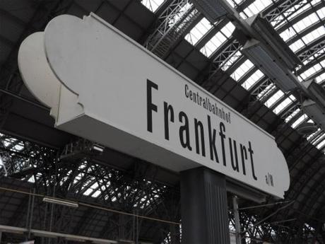 P5061064 ドイツ鉄道が揃い組，フランクフルトにて。/ Deutsche Bahn, at frankfurt station