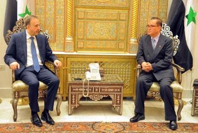 Speaker of the People's Assembly Mohammad Jihad al-Laham (L) meets with DPRK Foreign Minister Ri Su Yong (Photo: SANA).