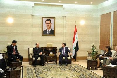 DPRK Foreign Minister Ri Su Yong (L) meets with Syrian Prime Minister Wael al-Halqi (R ) (Photo: SANA).