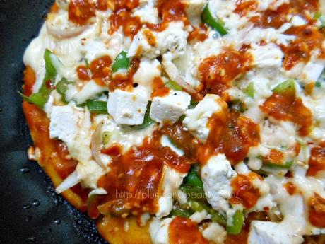 Thin Crust Pan Pizza (Cottage Cheese and Capsicum) Recipe