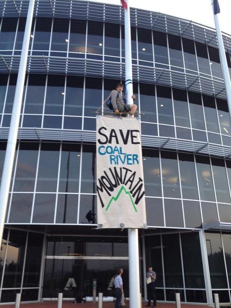 Activists Blocking Alpha Natural Resources Offices in Bristol, VA bristol