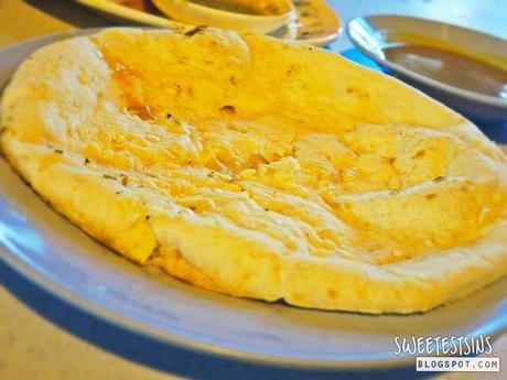 Top 5 Must Try Food in Malacca pak putra restaurant garlic naan