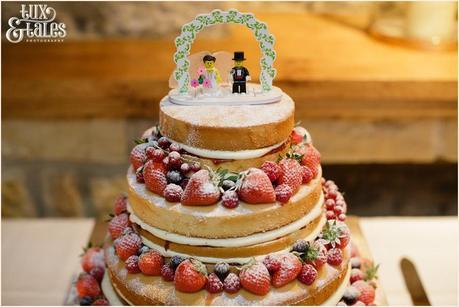 Unforsted wedding cake with berries