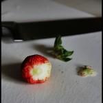 HOW TO HULL STRAWBERRIES