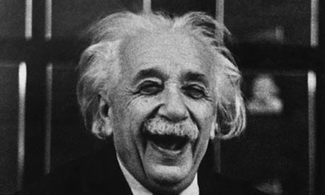 einstein-riendo-curiosidades
