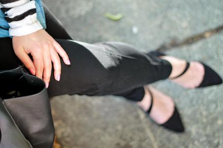 DENIM shirt, black skinny jeans, H&M, Zara, black tote, shopper, striped sweater, structured, tied around the waist, online shopping, style, black flats,  primark, exclusive, lifestyle, fashion blogger, DE, berlin, off duty, ootd, outfit of the day