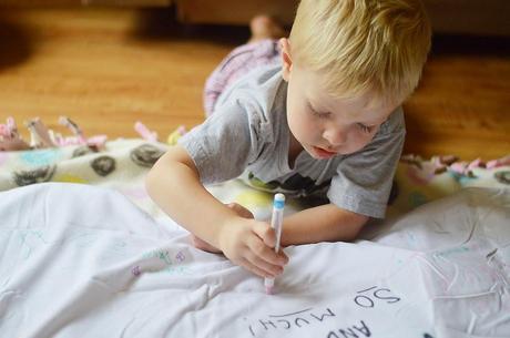 Easy art project for kids using Sharpie Paint Markers