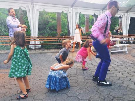 bum_wiggle_FeedMeDearly