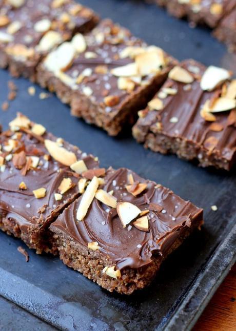 These Cocoa Date Energy Bars are sweetened naturally with dates, require no baking, and are Paleo, vegan, & gluten-free! | Bakerita.com
