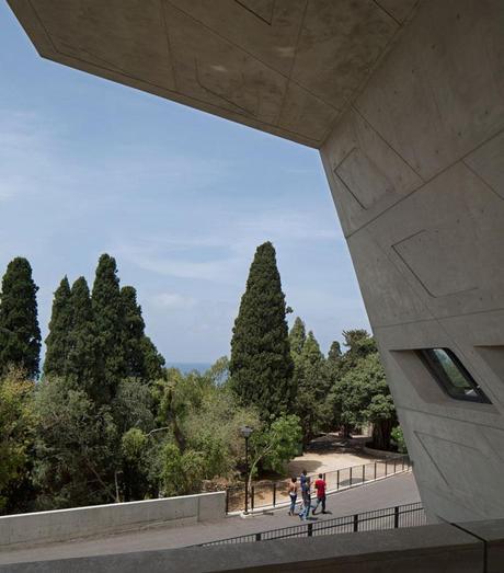 32-zaha-hadid-Issam-Fares-Institute-for-Public-Policy-and-International-Affairs-at-the-American-University-of-Beirut