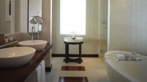 bathroom 300x168 Hotel Review: Park Hyatt Dubai 