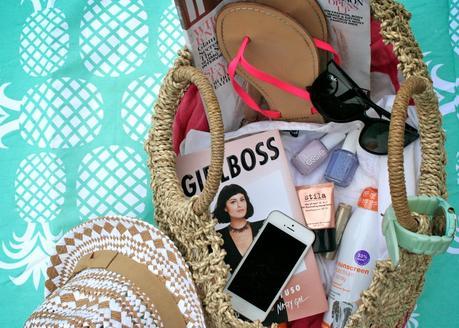 Anatomy Of The Perfect Beach Bag