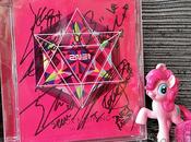 Have 2NE1′s Autograph!