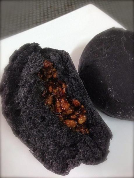 Charcoal buns with minced meat filling