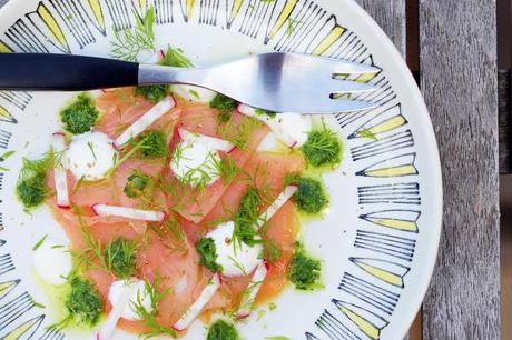 Smoked salmon with horseradish cream, chive oil, dill, radish #178