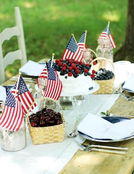 july-4th-table-berries-flags