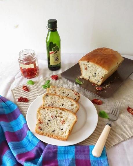 Savory Sun-dried Tomato,Olive and Herb Bread