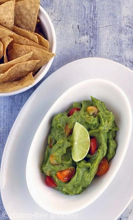 Easy Vegan Guacamole Recipe with Lime