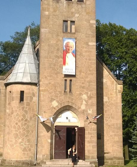 The shortest full documentary about Poland ever made. Worshipping the beatified John Paul II.