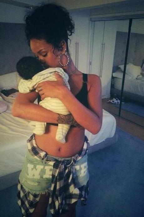 Rihanna Bonds With Niece