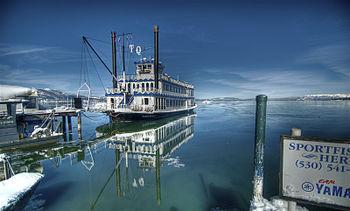 English: The vessel Tahoe Queen at Lake Tahoe.